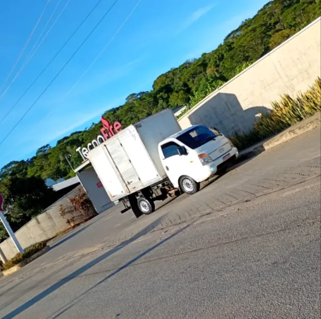 Veículo de carga da W&L Transportes em Ipaba, Minas Gerais